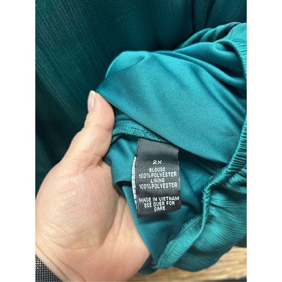 I.N. Studio Woman 2X Emerald Green Silky Blouse NWT - Picture 4 of 5